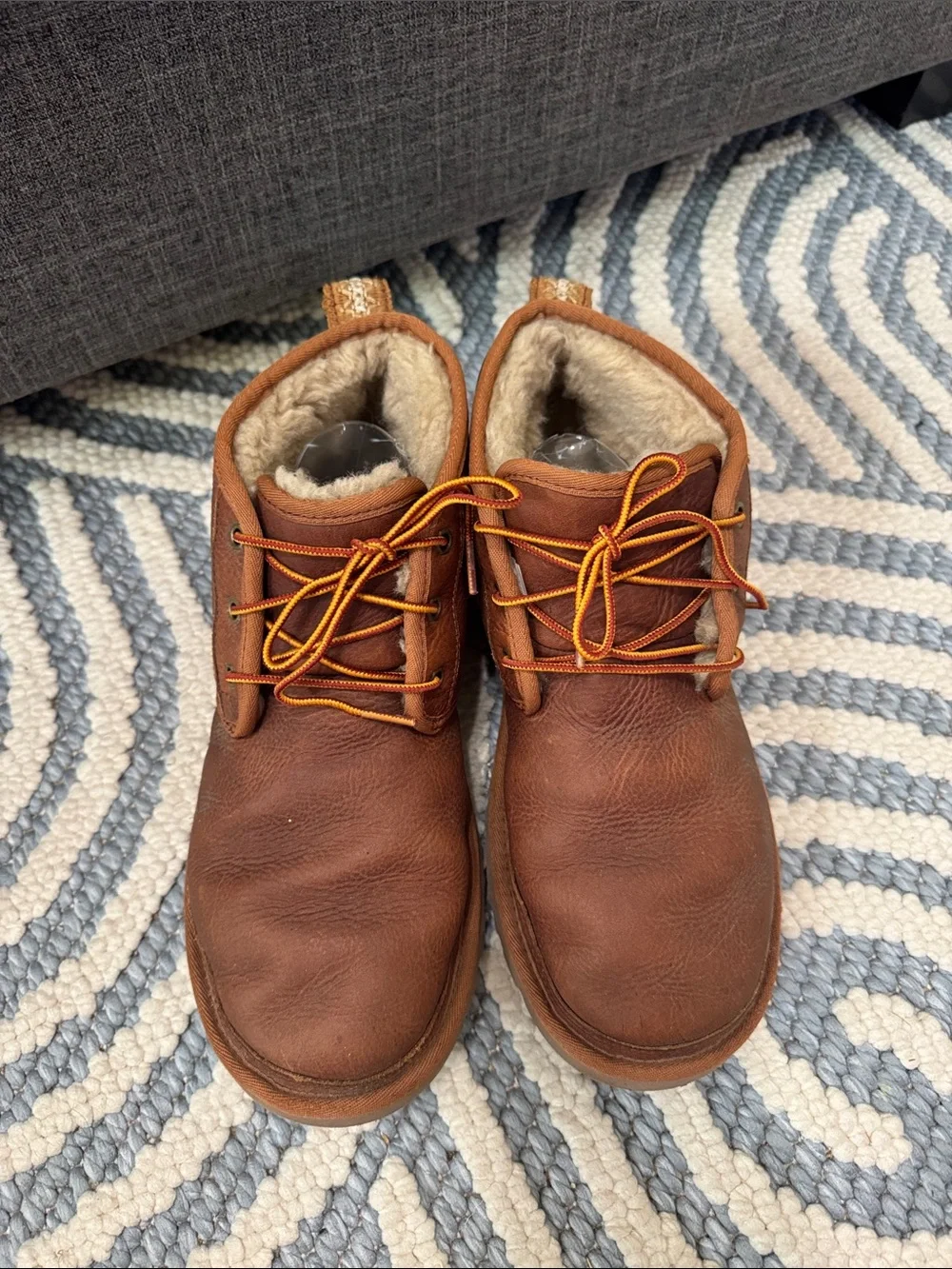 UGG Neumel Leather Chukka Boots Men's 11 Chestnut Sheepskin Lined Lace Up EUC